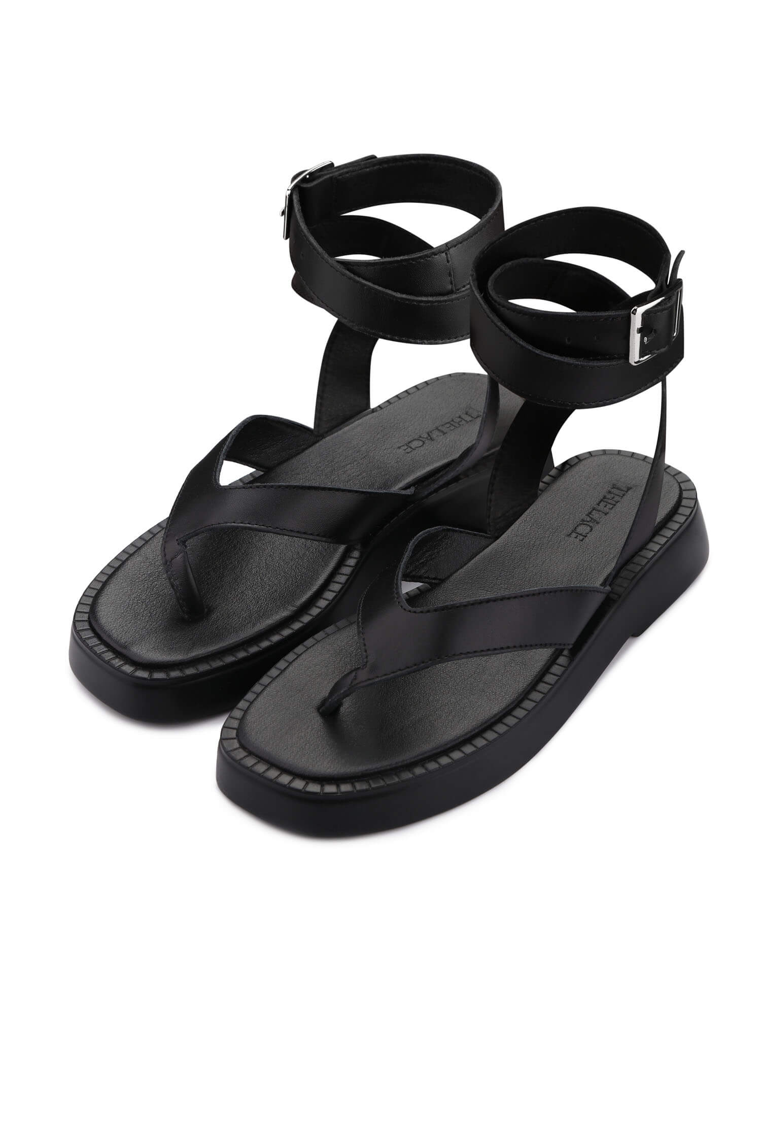 Leather sandals with belt