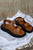 Leather sandals with buckles