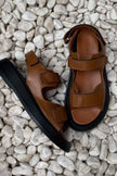 Leather sandals with buckles