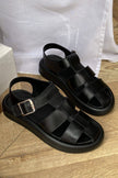 Leather sandals in fisherman style