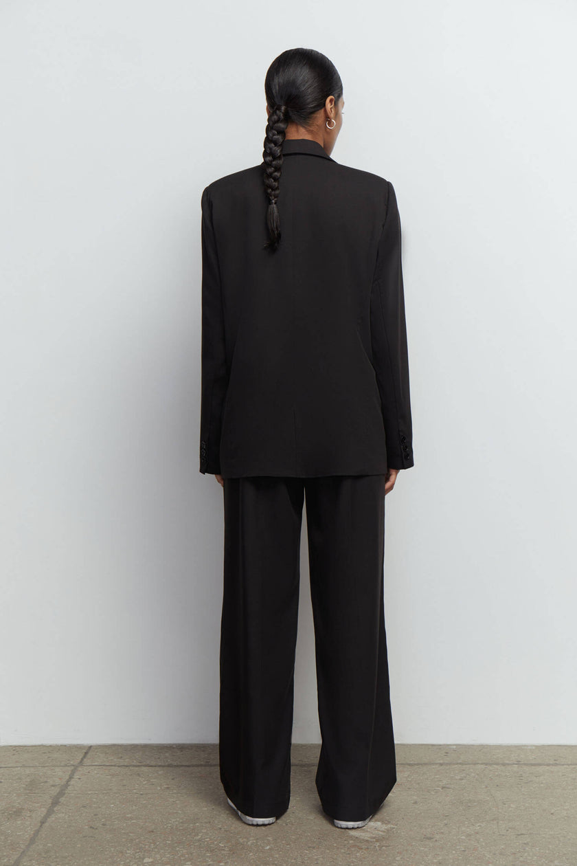 Double-breasted blazer in black