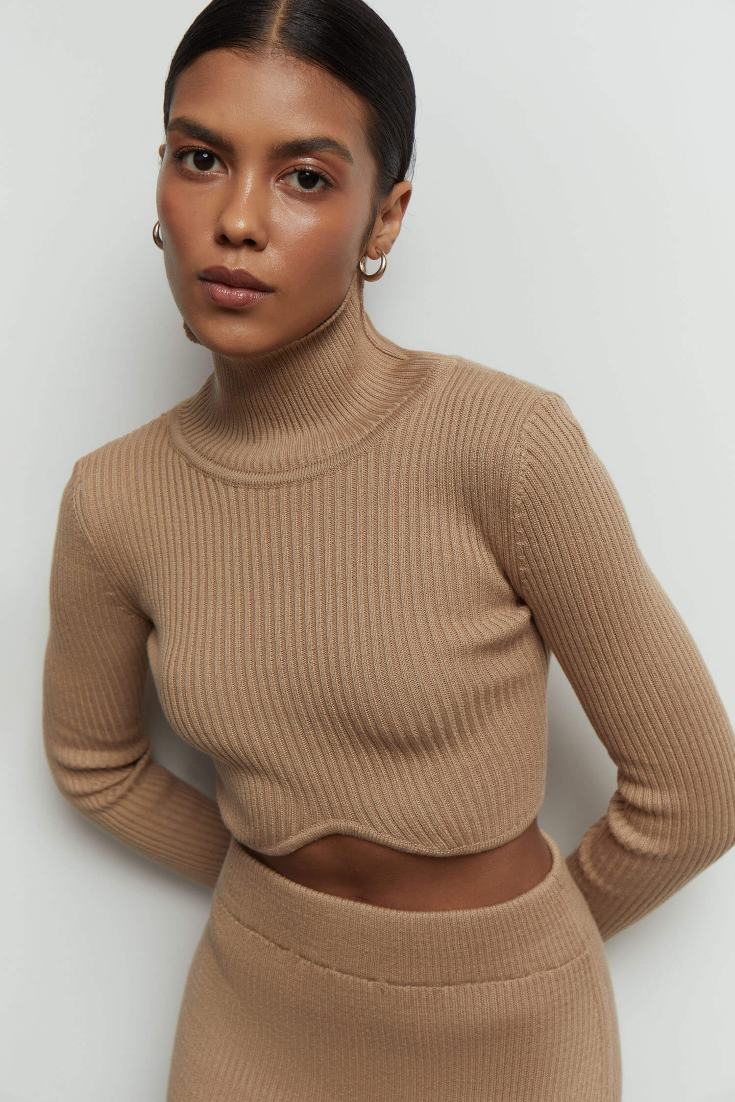 Knitted longsleeve top with notched neck