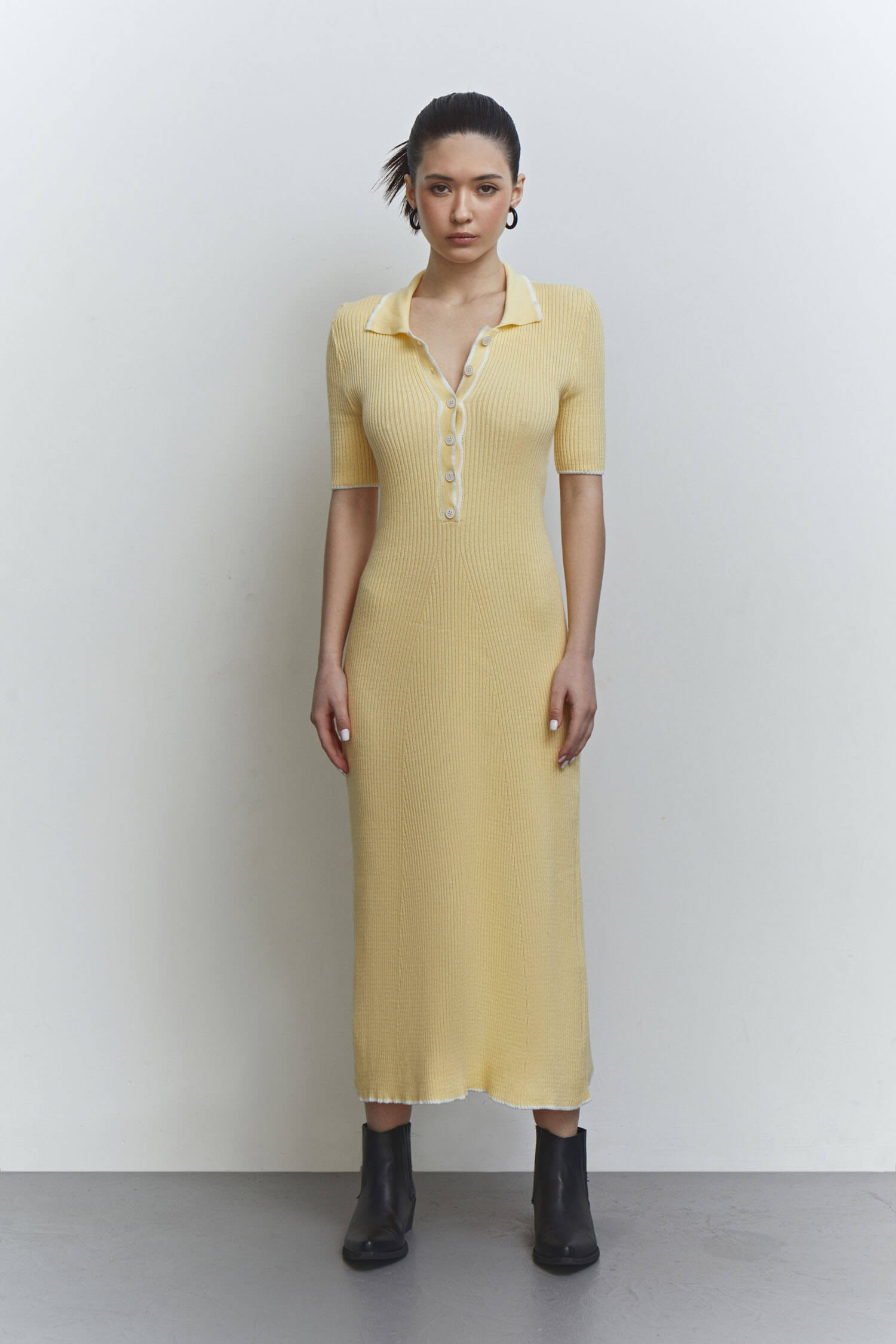 Knitted midi dress with edging in green/yellow