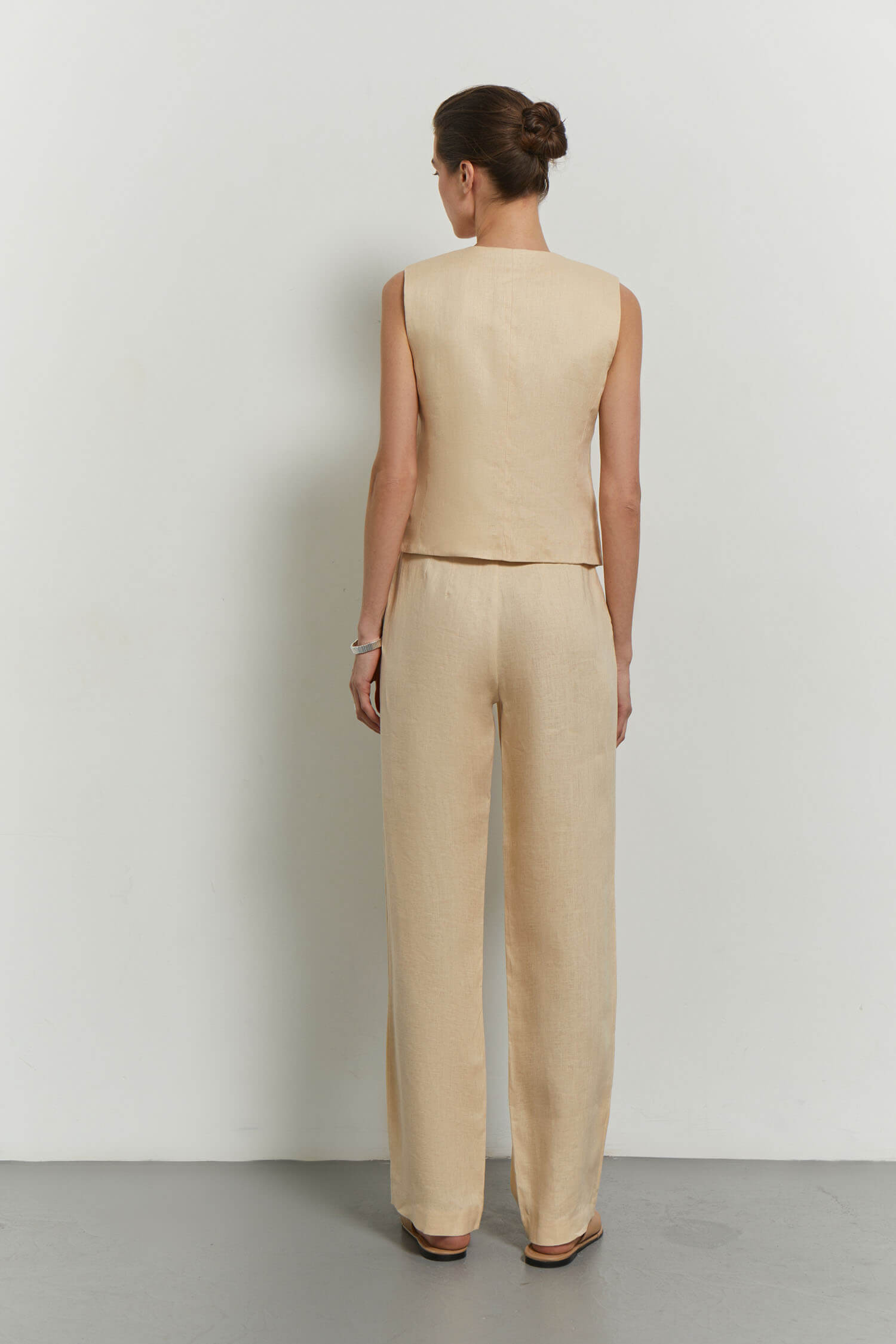 Linen pants with tucks