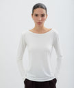 Women's longsleeve with a free cut, milky