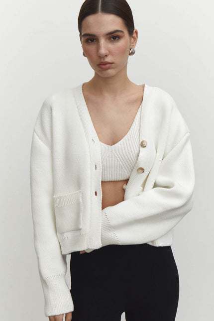 Knitted cardigan with pockets